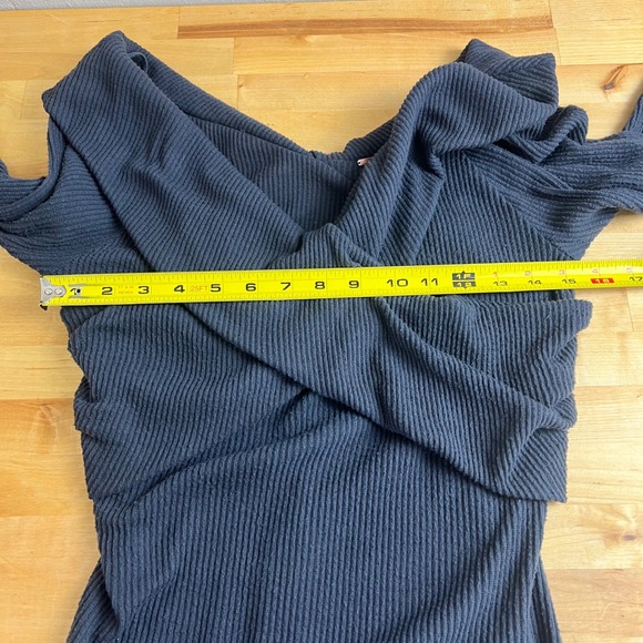 Free People Marley Top Gray Ribbed Twist Off Shoulder Long Sleeve Top Size Large - Picture 9 of 10